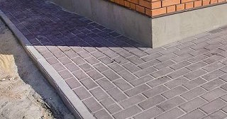 Укладка плитки на отмостку: Цена от 827 руб. в Сланцах от ТротуарнаяПлитка