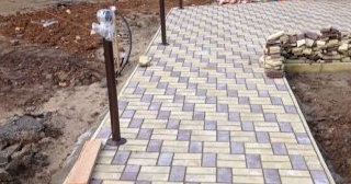 Укладка тротуарной плитки под ключ в Сланцах в октябре