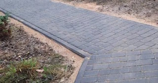Укладка тротуарной плитки на основание в Сланцах в октябре