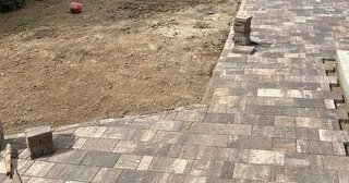 Профессиональная укладка тротуарной плитки на клей в Сланцах в октябре