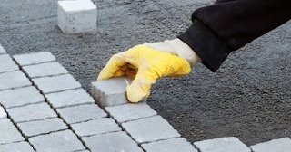 Укладка тротуарной плитки 50 на 50 в Сланцах в октябре