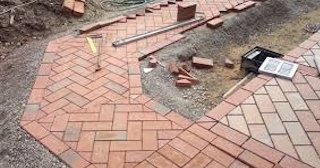 Укладка тротуарной плитки в Сланцах в октябре