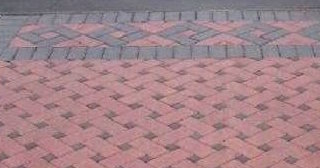 Укладка тротуарной плитки на старое бетонное основание в Сланцах в октябре