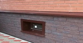 Облицовка цоколя панелями под камень в Сланцах в октябре