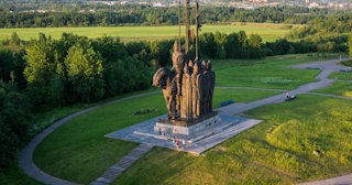 Благоустройство памятников в Сланцах от 930 руб. – компания ТротуарнаяПлитка