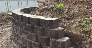 Установка подпорной стенки в Сланцах в октябре